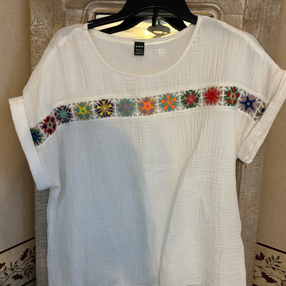 SHEIN White Short-Sleeve Tunic with Multicolor Embroidered Trim